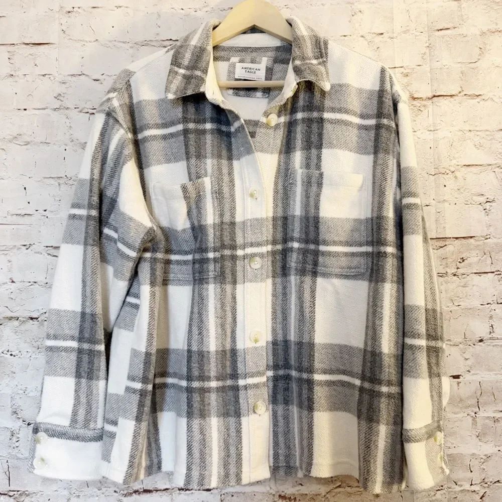 American Eagle plaid fleece shacket